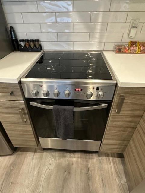 Bright And Cozy Modern Home In Vancouver - Central To Yvr-Downtown - Free Private Parking Exterior foto